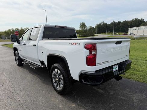 Used 2025 Chevrolet Silverado 2500 Custom w/ Custom Value Package AWD/4WD image 4