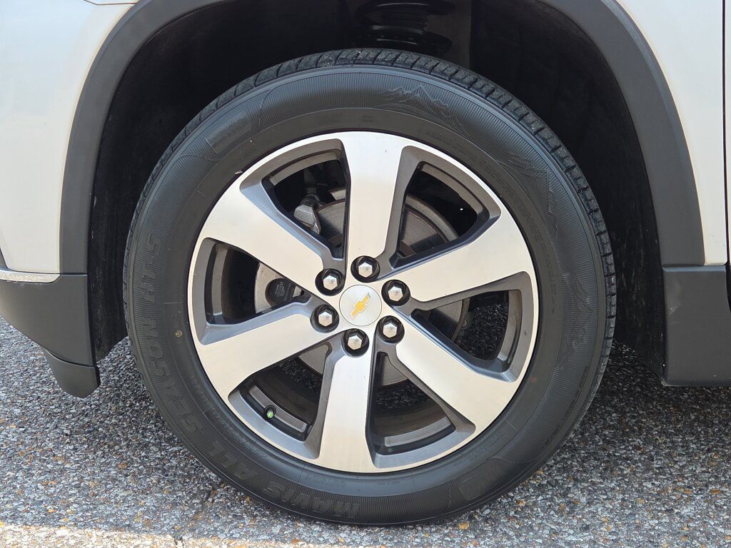 Used 2018 Chevrolet Traverse LT FWD image 9