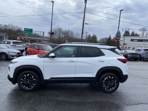 Used 2023 Chevrolet TrailBlazer LT w/ Convenience Package image 2