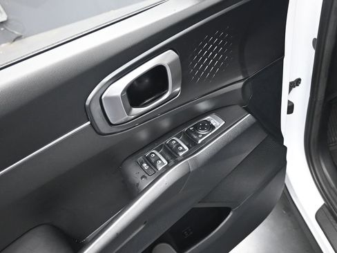 Used 2025 Kia Sorento S image 25