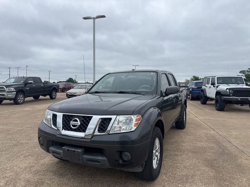 Used 2015 Nissan Frontier SV RWD image 5