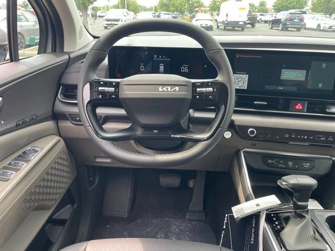 New 2027 Kia Carnival EX FWD image 12