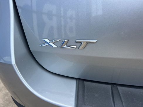 Used 2022 Ford Explorer XLT w/ Equipment Group 202A image 5