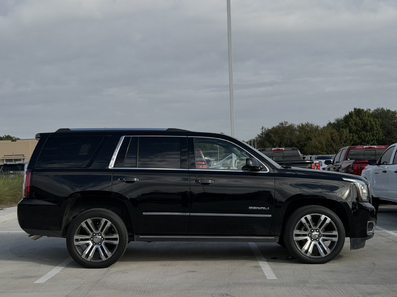 Used 2018 GMC Yukon Denali w/ Denali Ultimate Package AWD/4WD image 3