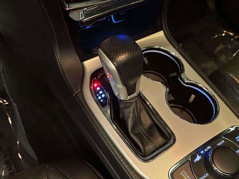 Used 2020 Jeep Grand Cherokee SRT image 30