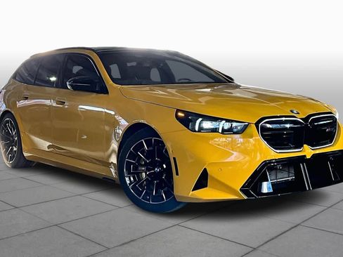 Used 2025 BMW M5 Touring image 2