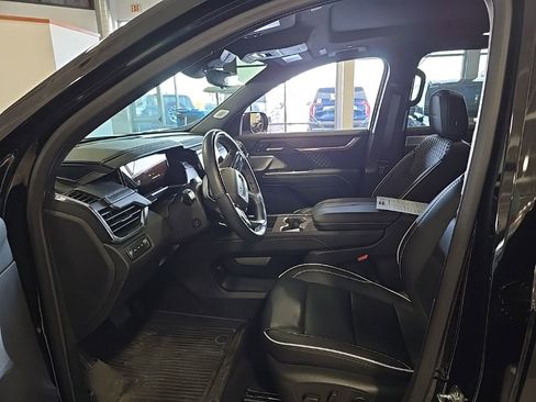 Used 2025 GMC Acadia Denali w/ Super Cruise Package AWD/4WD image 5