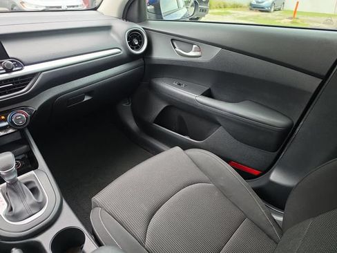 Used 2019 Kia Forte LXS FWD image 9