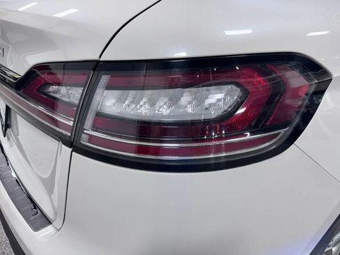 Used 2022 Lincoln Nautilus Reserve AWD/4WD image 11