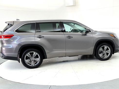 Used 2017 Toyota Highlander Limited Platinum image 8