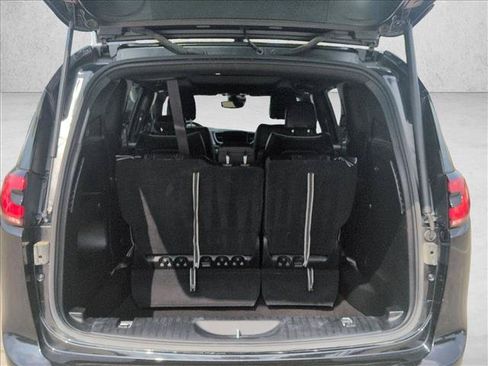 Used 2023 Chrysler Pacifica Limited w/ S Appearance Package AWD/4WD image 6