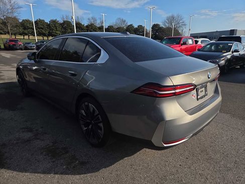 Used 2025 BMW 530i w/ Premium Package image 8