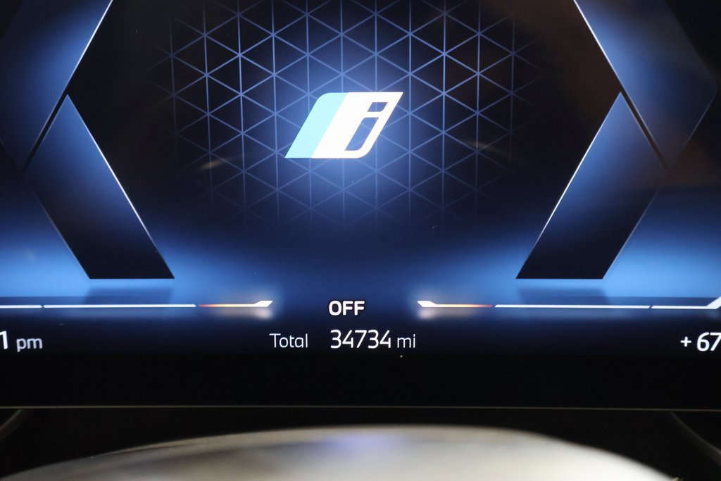 Certified 2023 BMW i7 xDrive60 AWD/4WD image 17