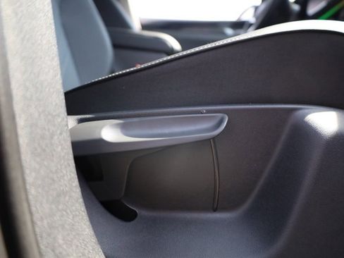 New 2025 Volkswagen Tiguan SE image 30