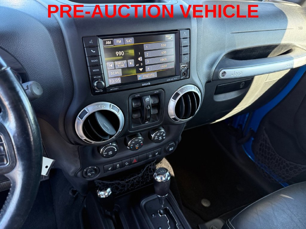 Used 2015 Jeep Wrangler Unlimited Sahara w/ Connectivity Group AWD/4WD image 17