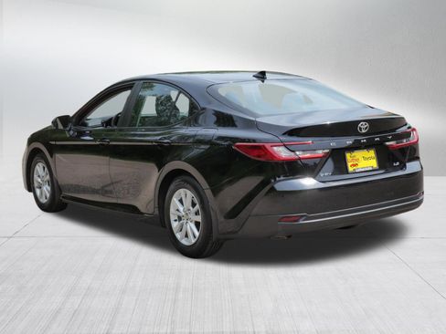 Used 2025 Toyota Camry LE w/ Convenience Package FWD image 6