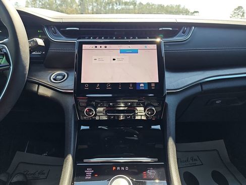 Used 2022 Jeep Grand Cherokee Overland w/ Luxury Tech Group IV image 24