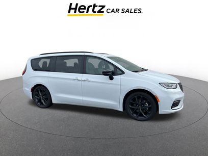 Used 2025 Chrysler Pacifica Limited