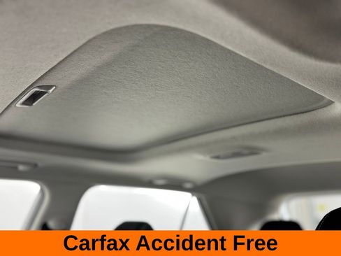 Used 2025 Hyundai Venue SEL image 3