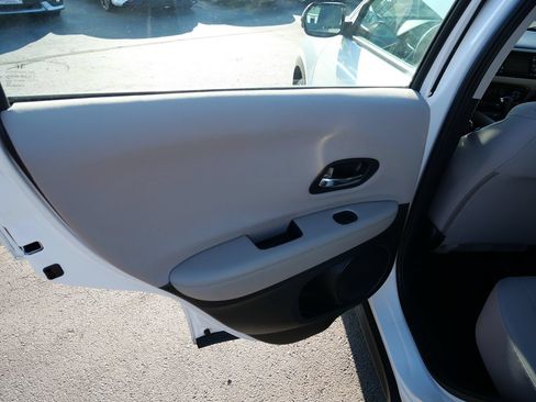Used 2016 Honda HR-V LX image 17