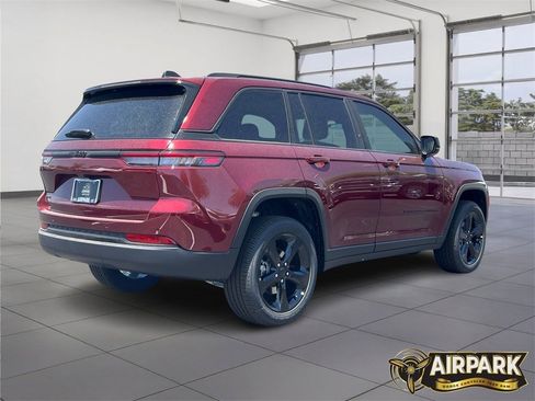 New 2025 Jeep Grand Cherokee Altitude image 7
