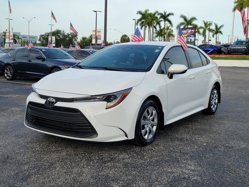 Used 2025 Toyota Corolla LE FWD image 6