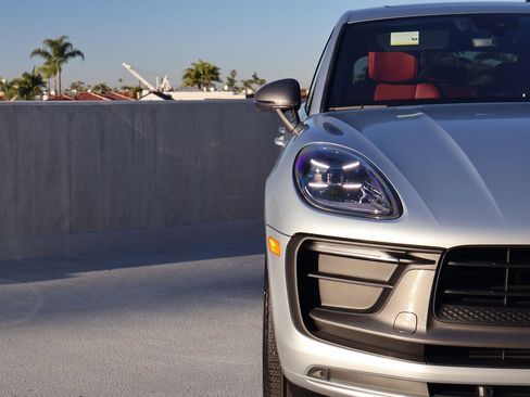 New 2026 Porsche Macan image 12