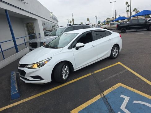 Used 2017 Chevrolet Cruze LT w/ Convenience Package image 9