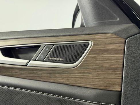 Used 2024 Volkswagen Atlas SEL Premium R-Line image 18