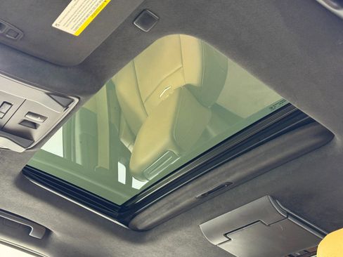 Used 2017 Cadillac Escalade ESV Platinum image 11