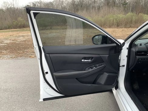 Used 2023 Nissan Sentra SR w/ Midnight Edition Package image 22