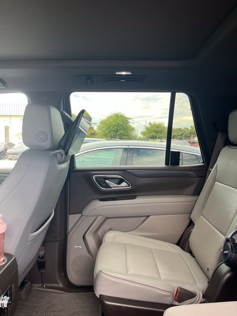 Used 2024 GMC Yukon SLT w/ SLT Luxury Package AWD/4WD image 9