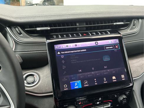 Used 2024 Jeep Grand Cherokee Limited image 32