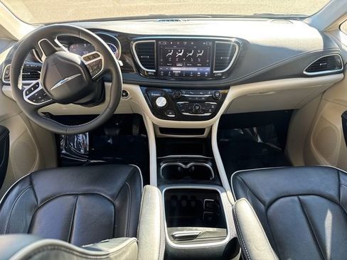 Used 2023 Chrysler Pacifica Limited image 23