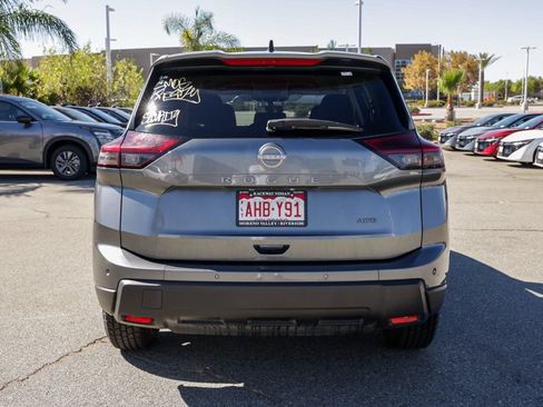 Used 2024 Nissan Rogue S AWD/4WD image 5