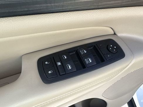 Used 2021 Jeep Grand Cherokee Laredo image 25