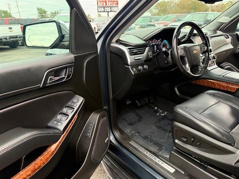 Used 2019 Chevrolet Suburban Premier image 31