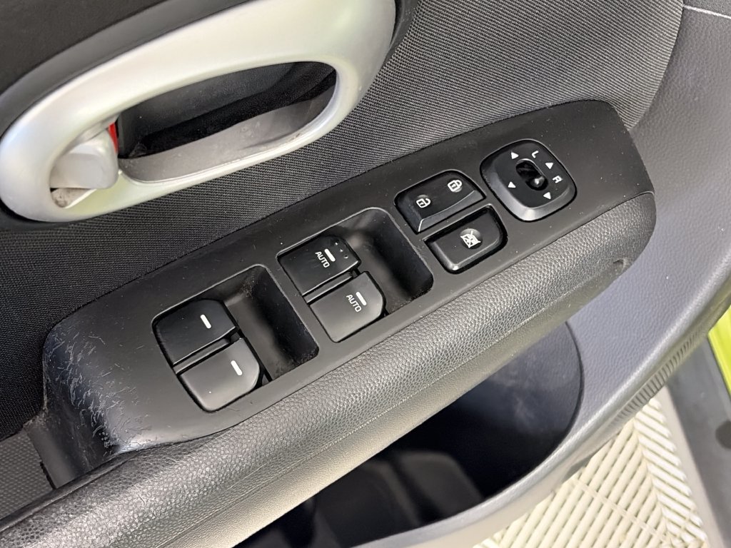 Used 2014 Kia Soul + FWD image 22