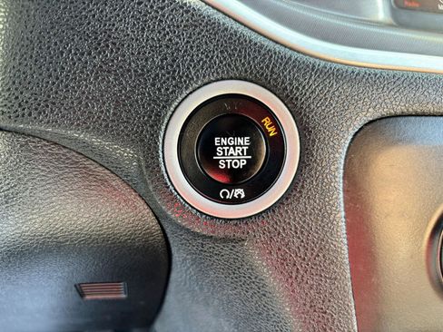 Used 2022 Dodge Charger SXT image 5
