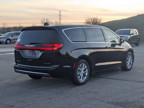 New 2026 Chrysler Pacifica Limited image 3