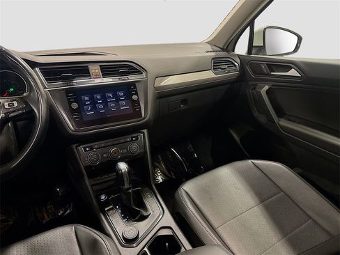 Used 2019 Volkswagen Tiguan SE w/ Panoramic Sunroof Package image 28