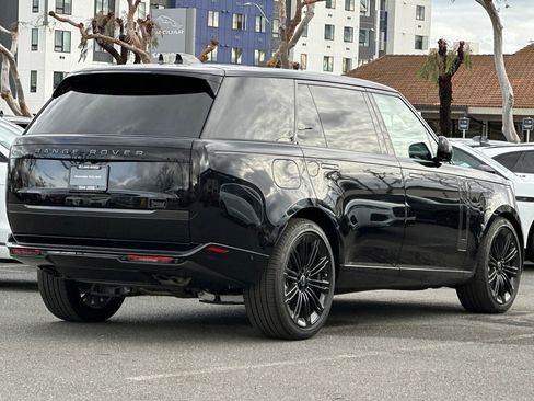 New 2025 Land Rover Range Rover Long Wheelbase SE image 10