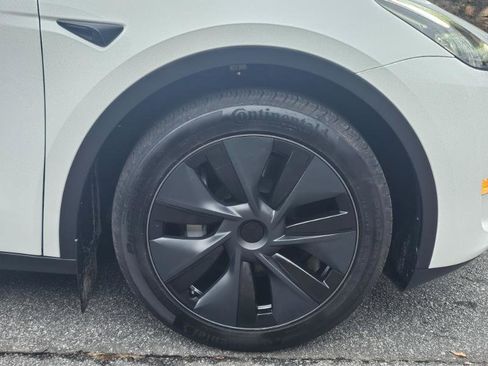 Used 2024 Tesla Model Y Long Range image 15