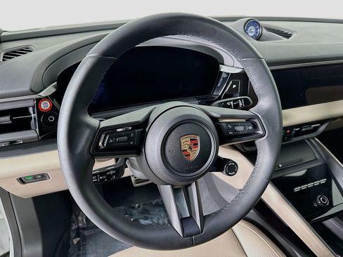 Used 2025 Porsche Macan 4S Electric image 12