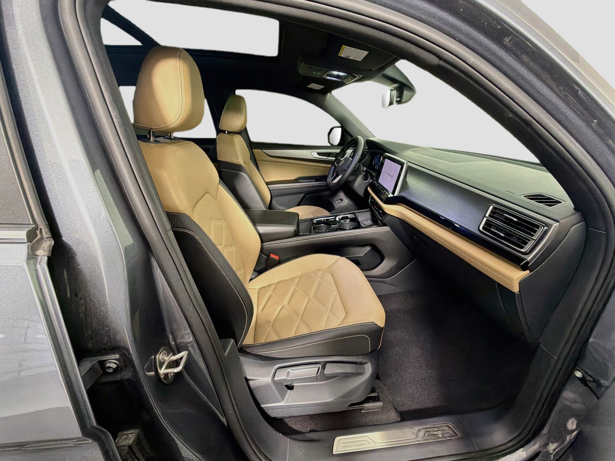 Used 2024 Volkswagen Atlas Cross Sport SE w/ Panoramic Sunroof Package FWD image 34