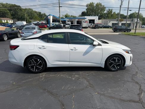 Used 2024 Nissan Sentra SV FWD image 7