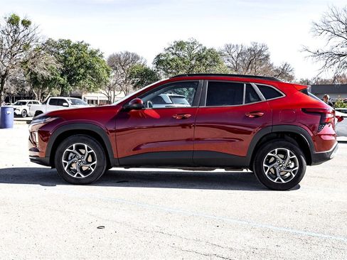 Used 2025 Chevrolet Trax LT w/ Driver Confidence Package image 8