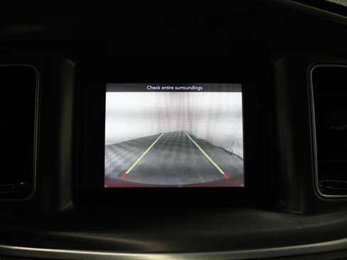 Used 2019 Dodge Charger SXT image 15