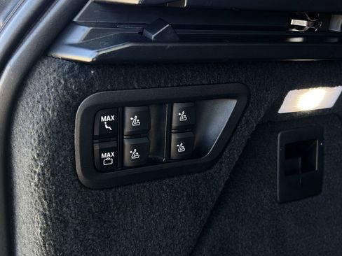 Used 2023 BMW X7 xDrive40i w/ Executive Package image 30