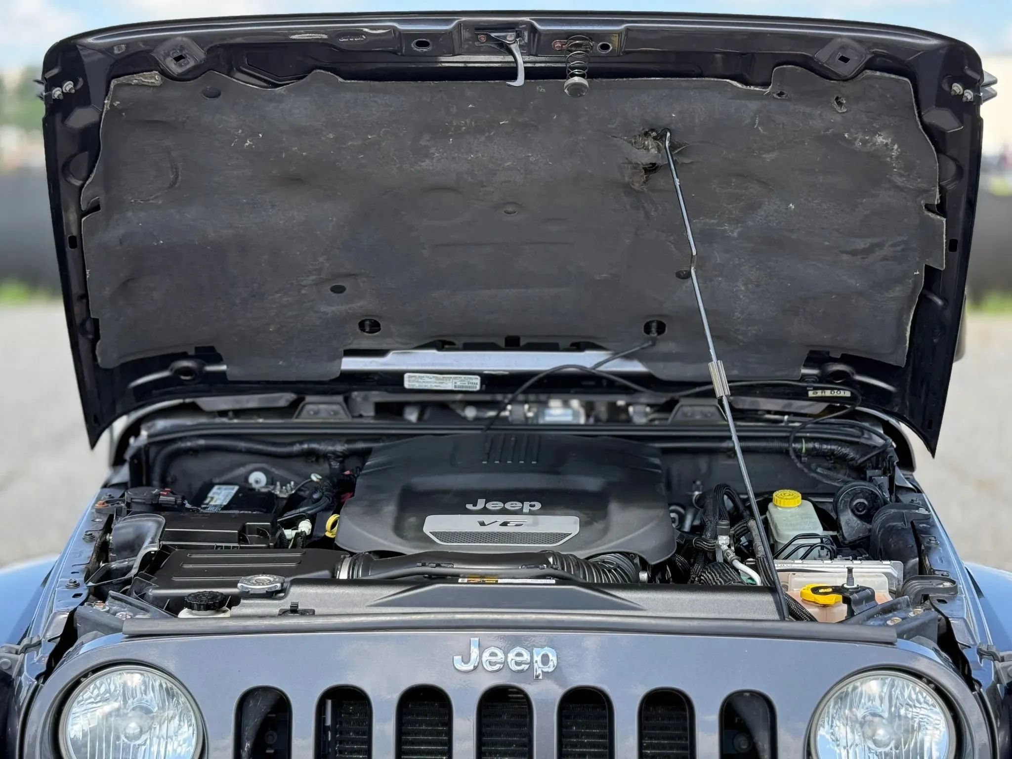 Used 2014 Jeep Wrangler Unlimited Sahara w/ Connectivity Group AWD/4WD image 27